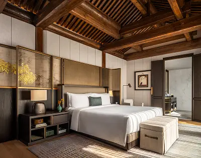 qianmen-grand-courtyard-bedroom https://qiniu.mfdemo.cn/ccdzjfuwu/1.webp