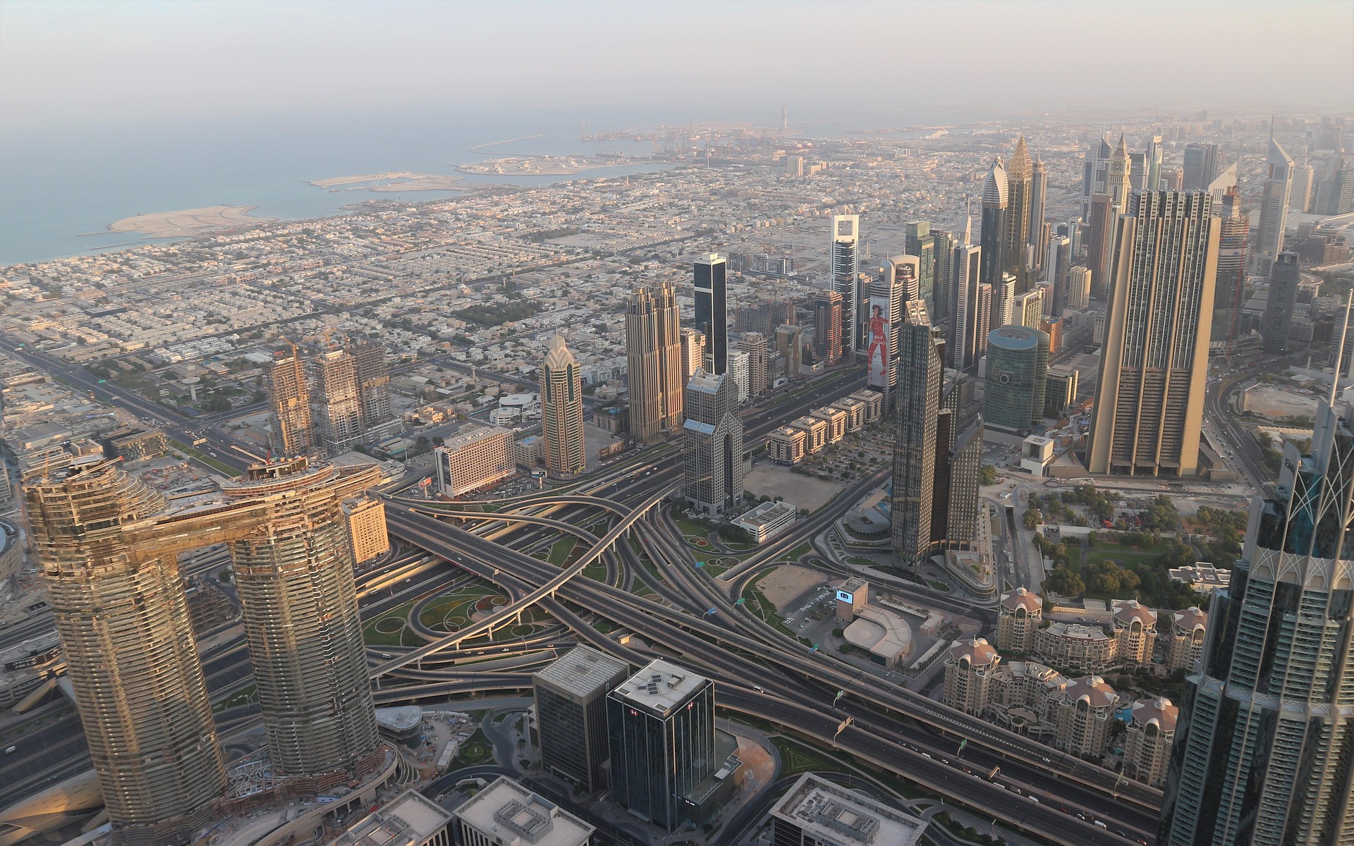 dubai-4270200_1920.jpg