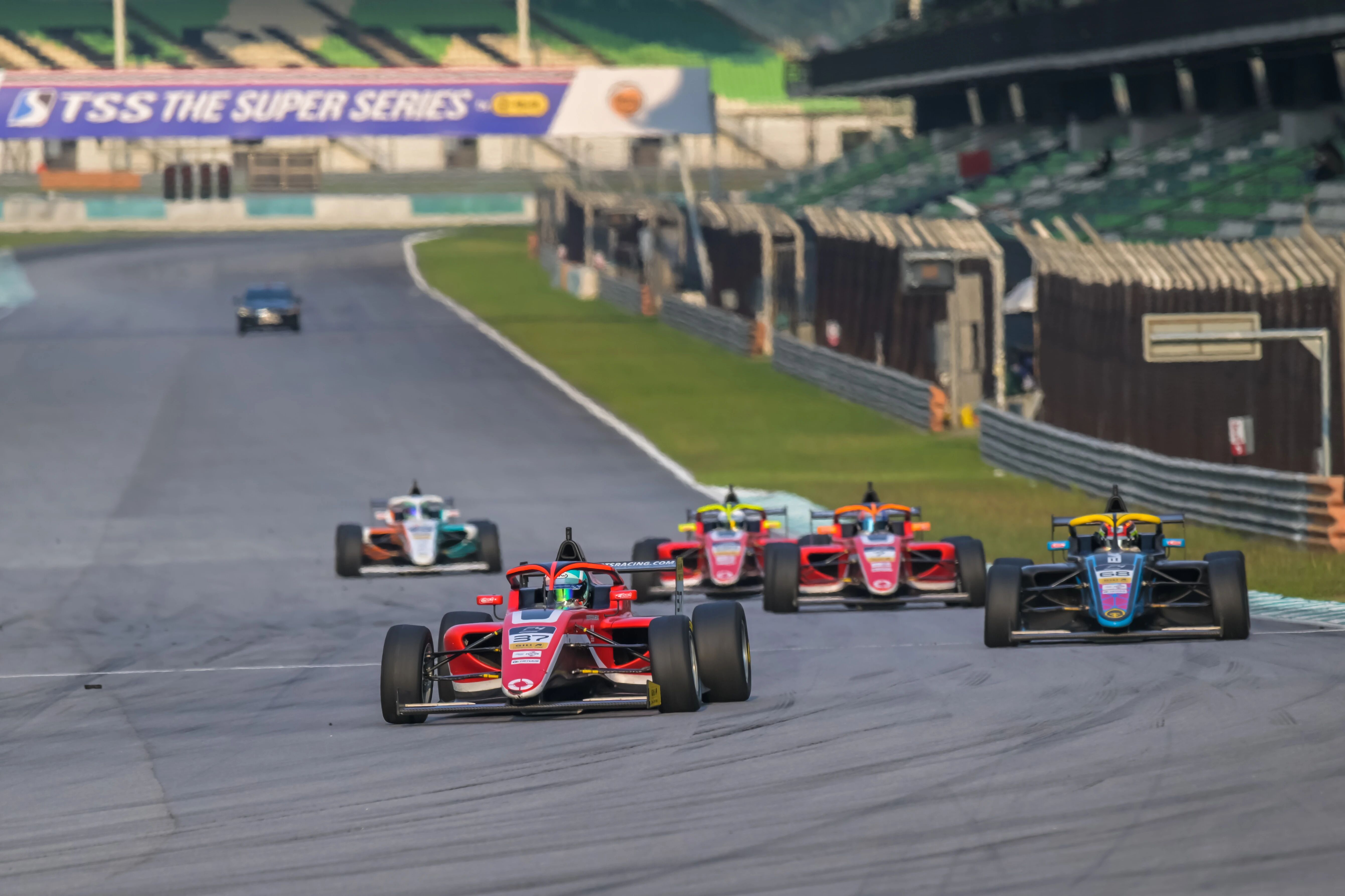 MACCAGNANI DOMINATES AS SAWER SEALS CROWN