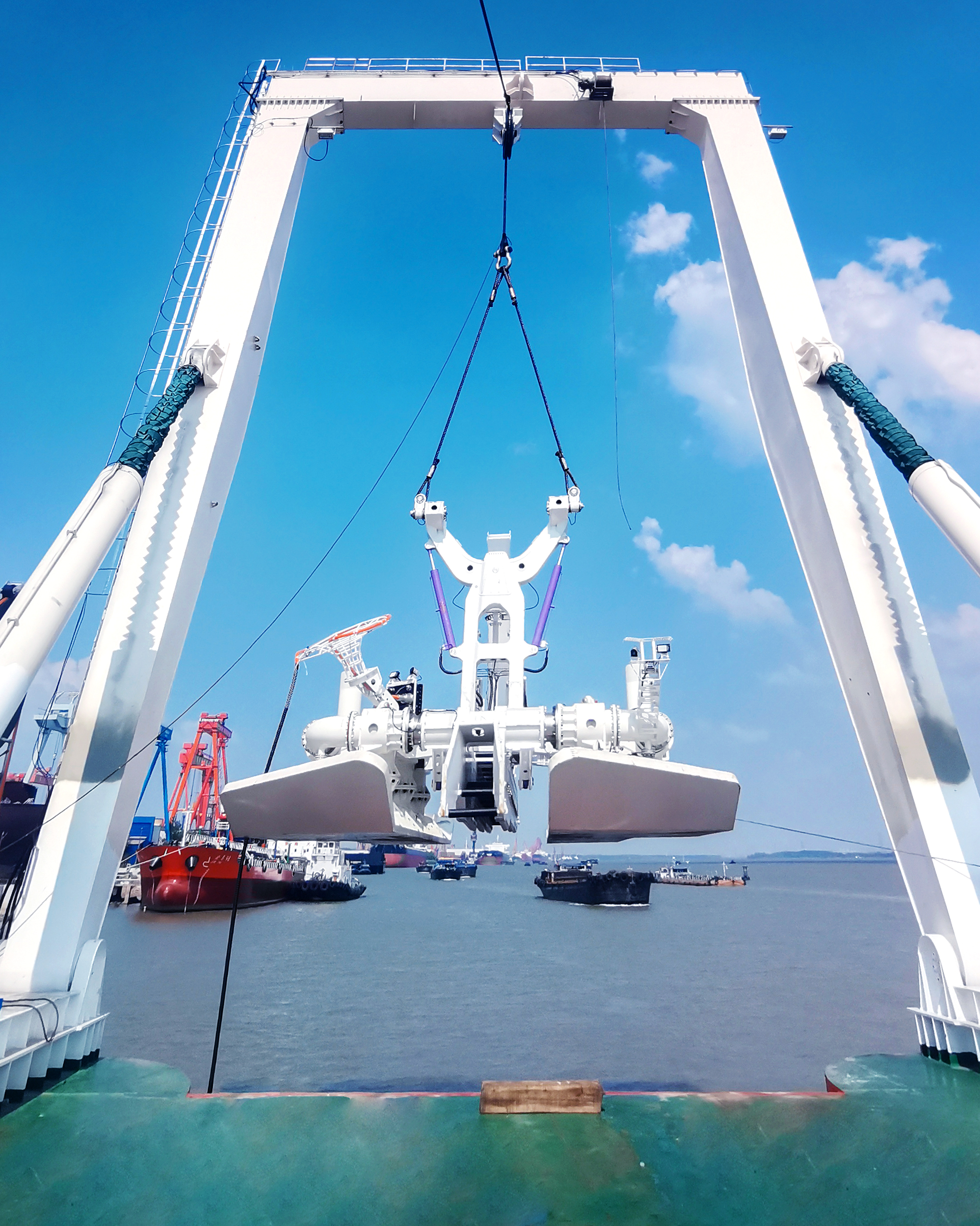 New Seabed Cable & Pipeline Burying Plough              