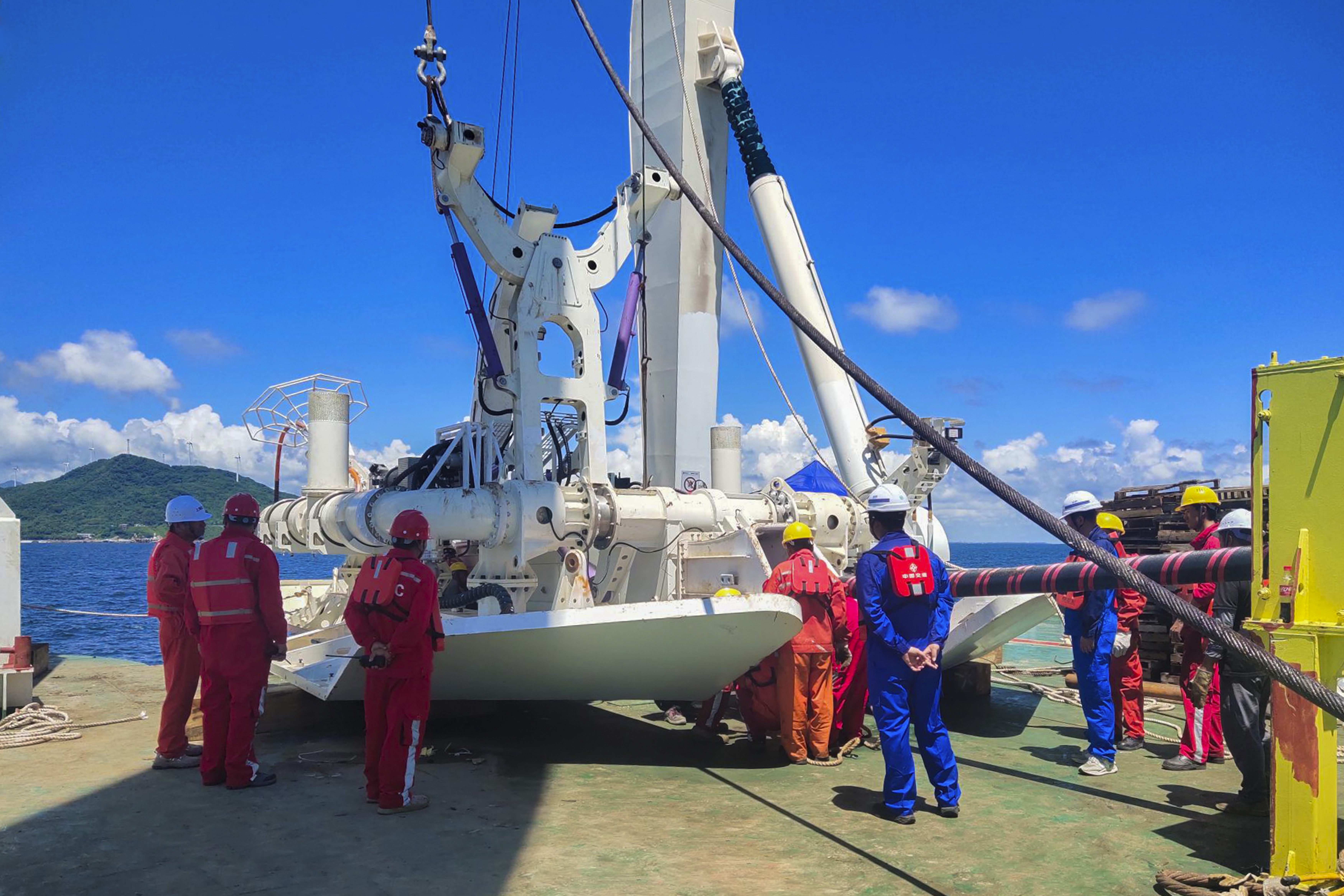Auriga 1400 Subsea Plough: 50 km cable lay in Three Days       