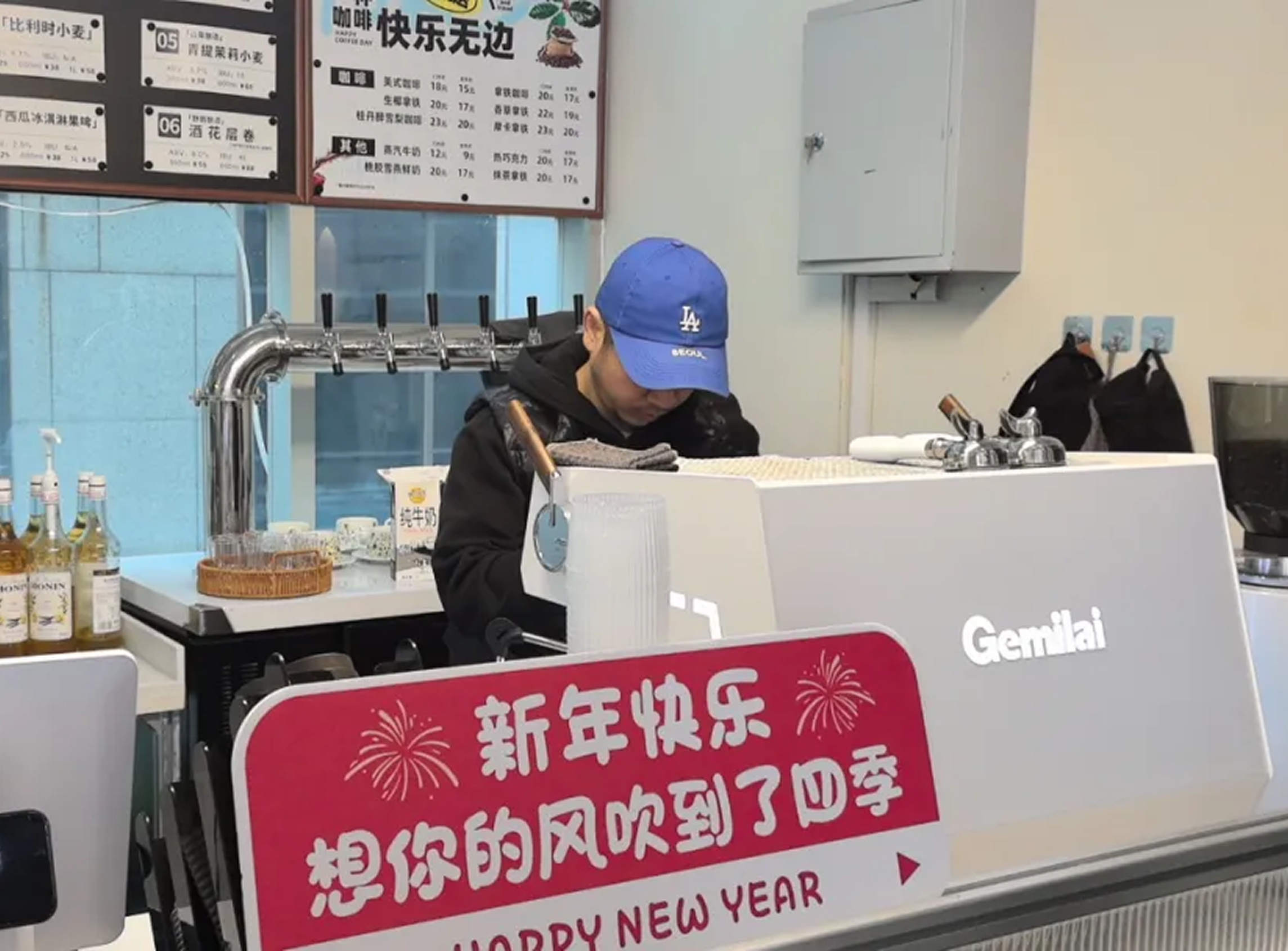 【寻味元宵·暖春福利季】写字楼里的惊喜咖啡派对，三大玩法解锁你的春日好运气！