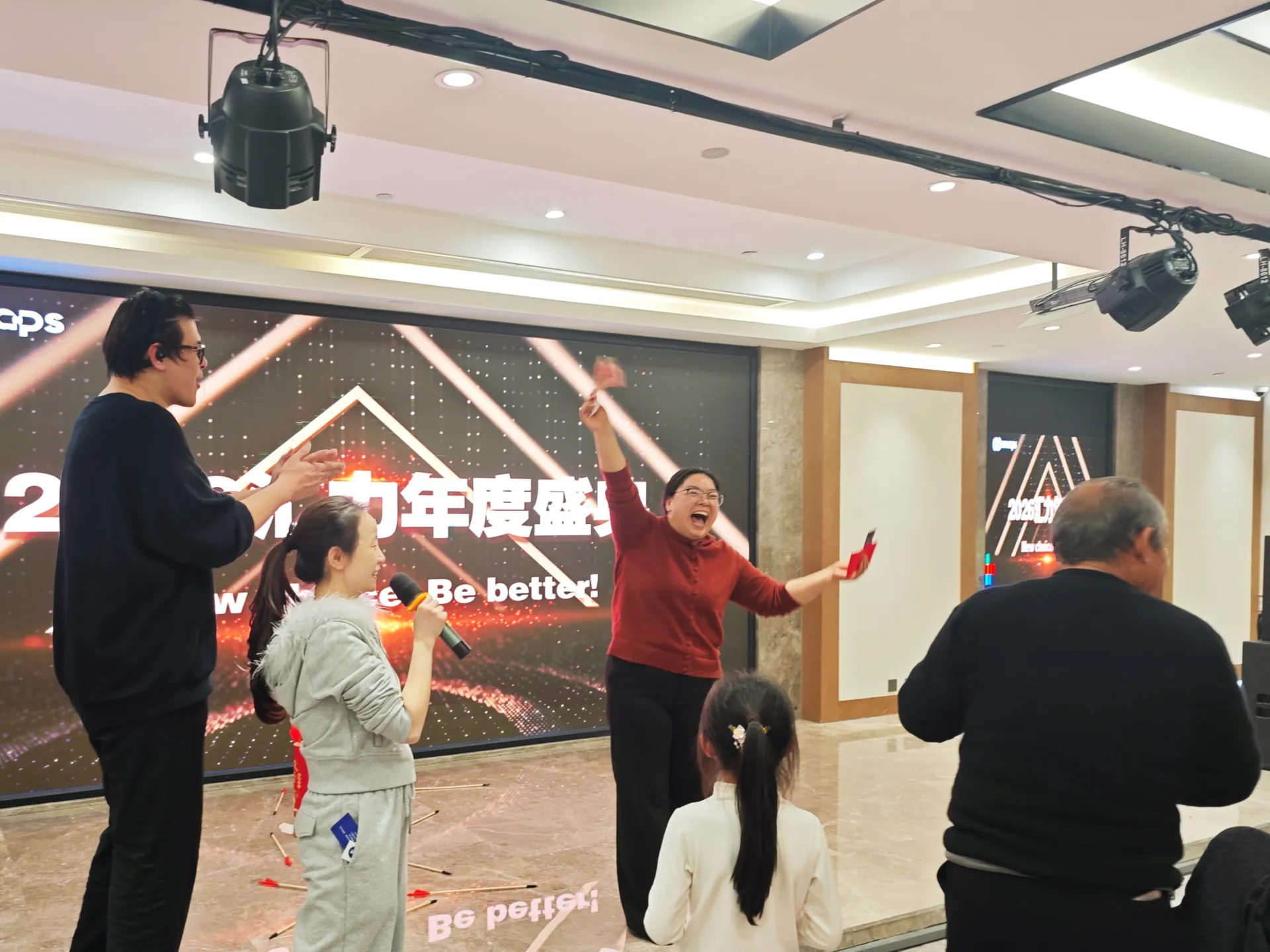 晚间抽奖颁奖环节 (3).jpg