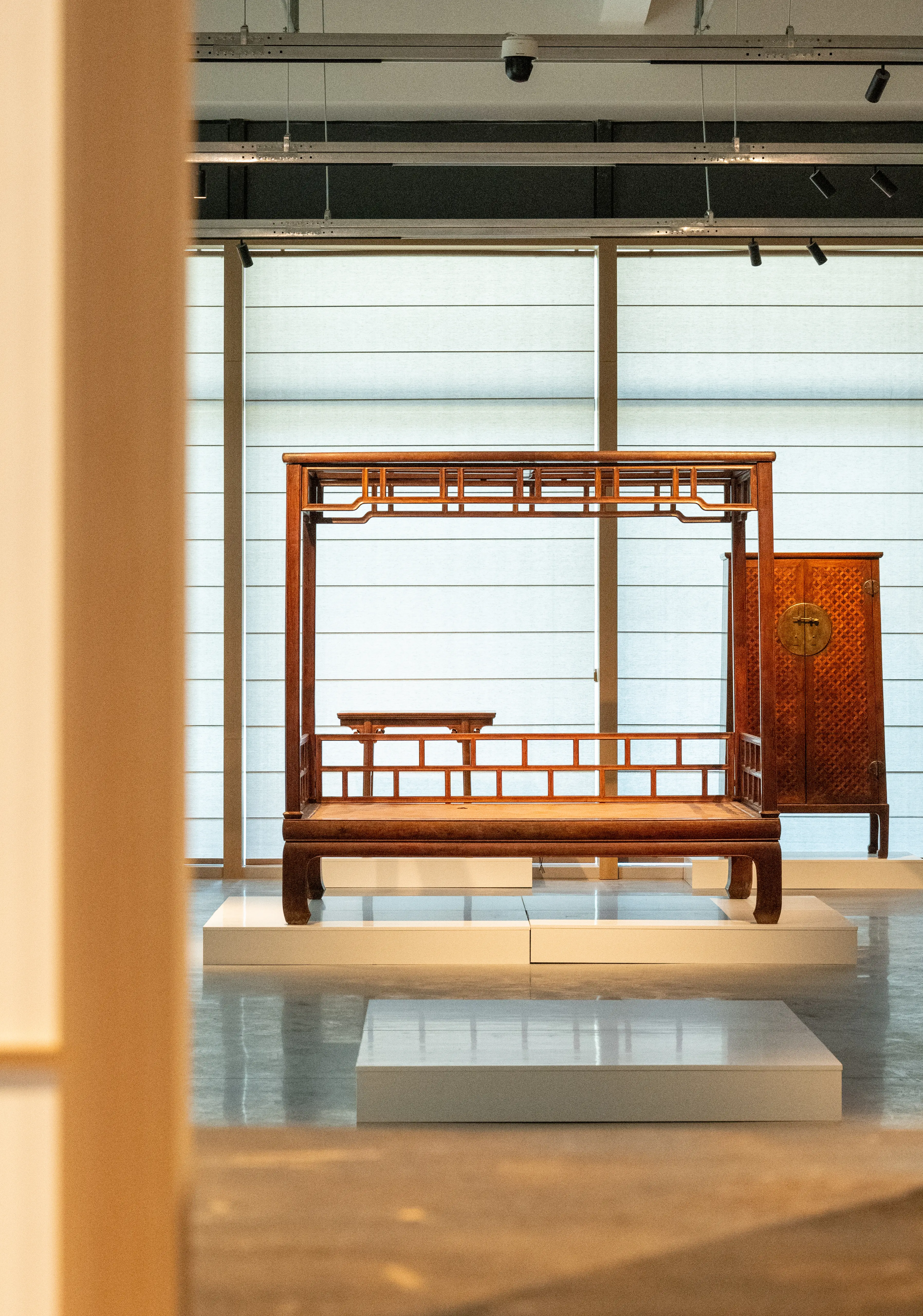 【伝統工芸・古物】欅玉杢・角火鉢・囲炉裏　陽氣發處 金石皆透 精神一到 何事不成 伝統工芸・古物】欅玉杢・角火鉢・囲炉裏 陽氣發處 金石皆透