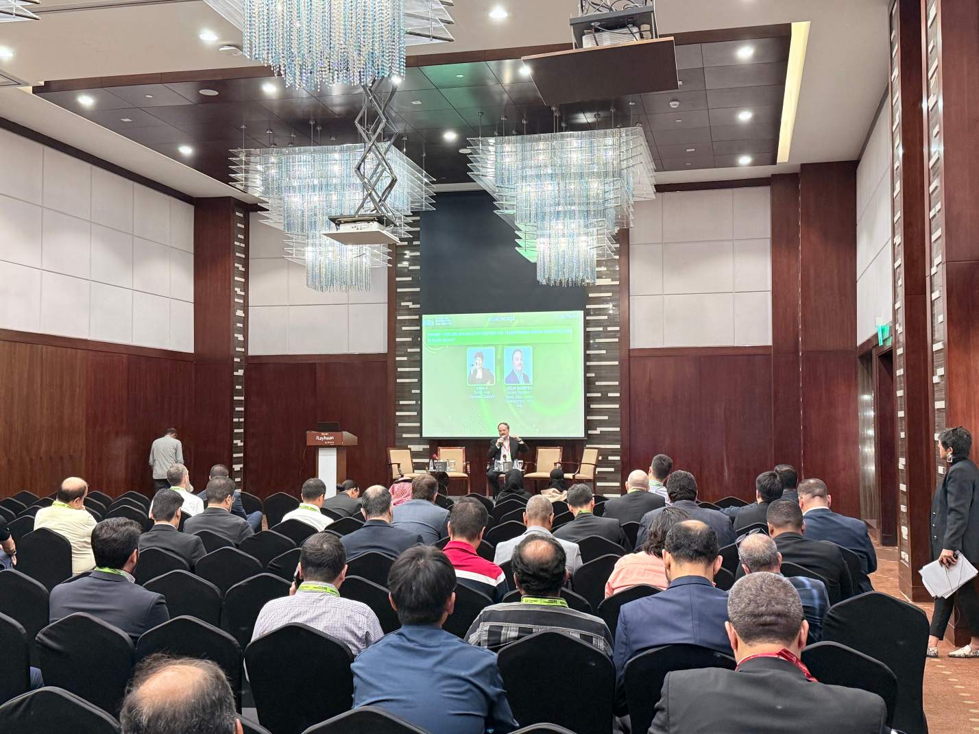 中集数能-新闻中心-沙特云计算与数据中心峰会-现场会议.jpg.png
