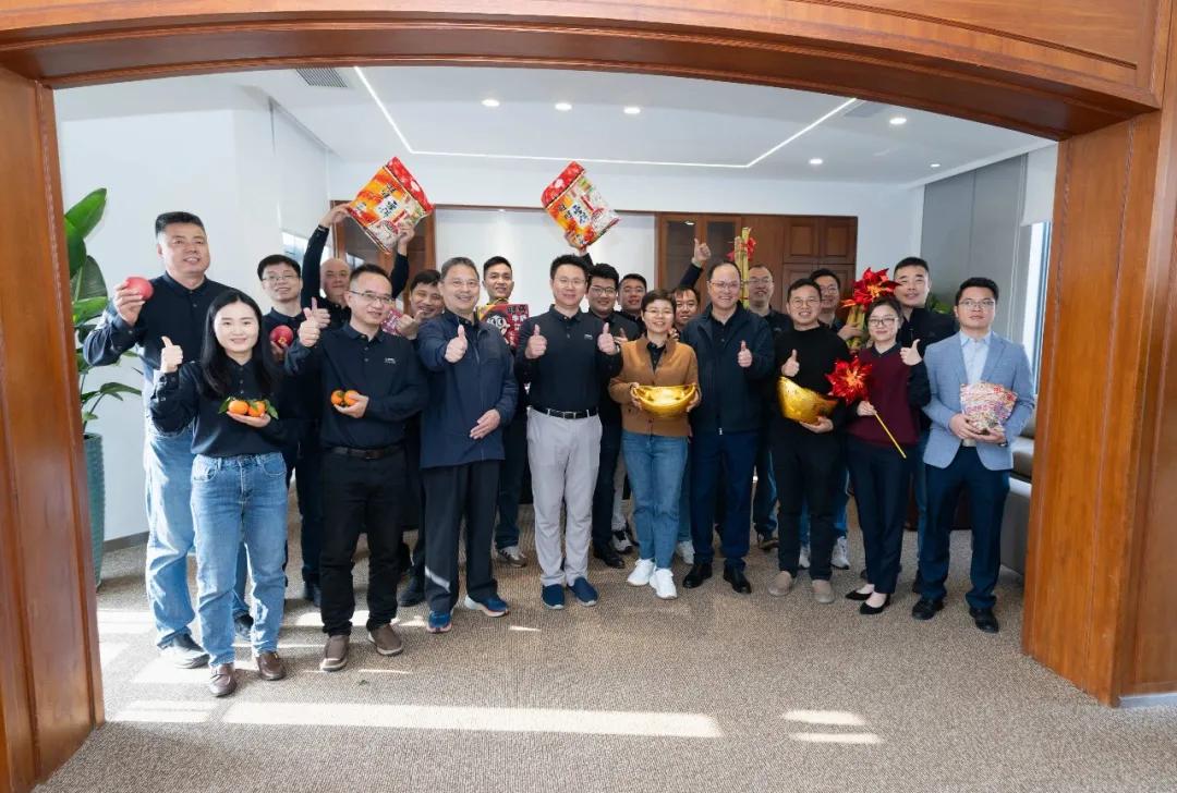 cimc-news-modular-data-center-新办公室员工合影