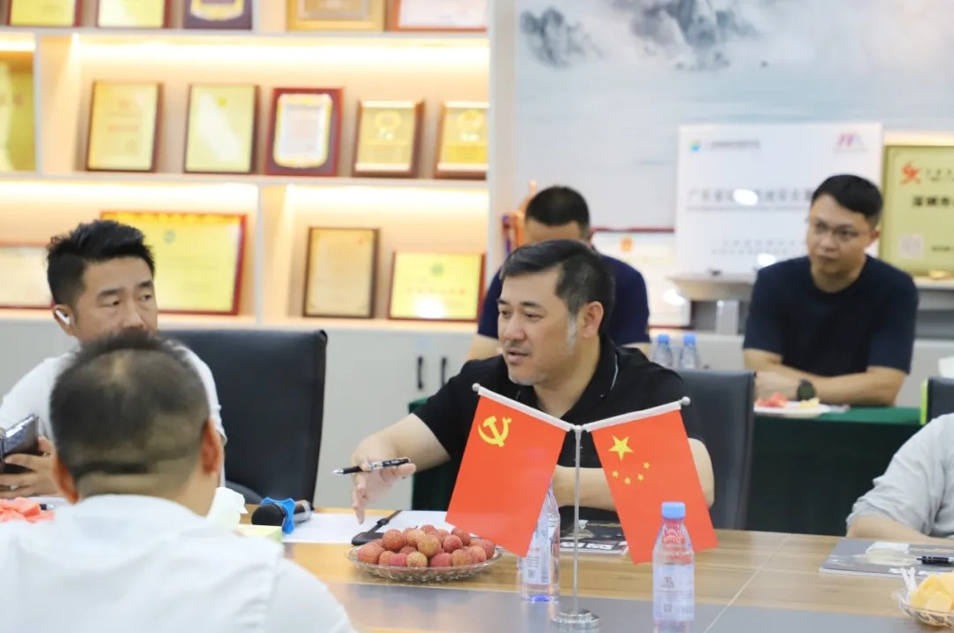 商會執(zhí)行會長鄧炳鋒